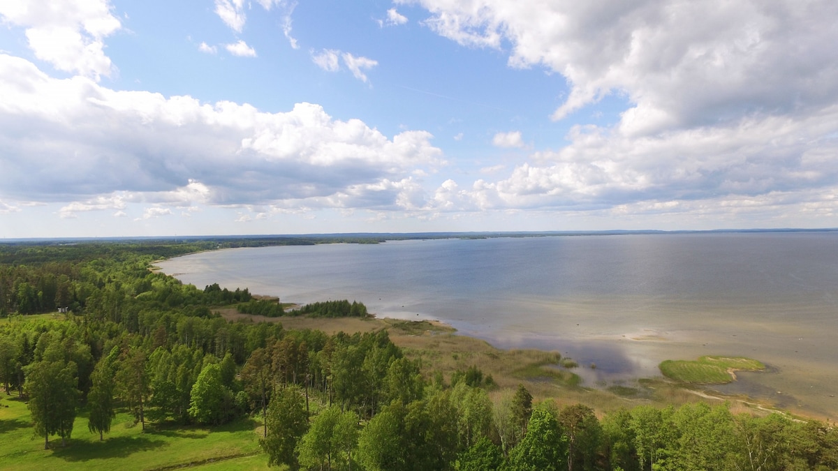 Cozy and rural holiday home 150 m from Lake Vänern