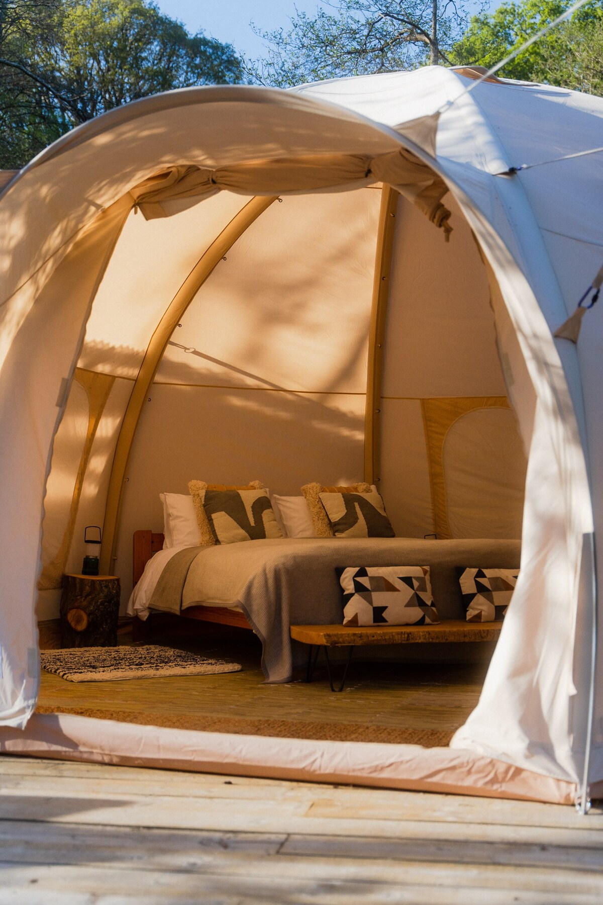 Luxury dome tent, on the Beck, private facilities.