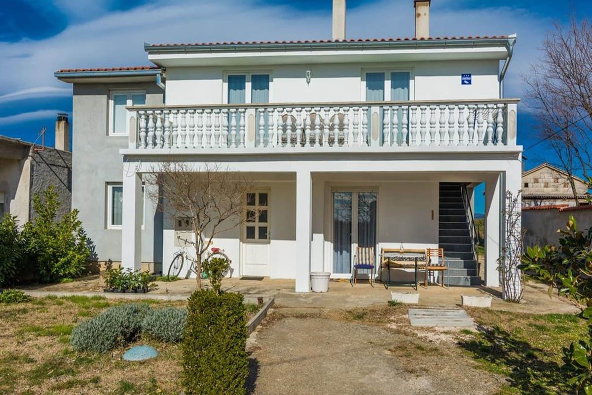 Apartment in Podlug with Balcony and Garden