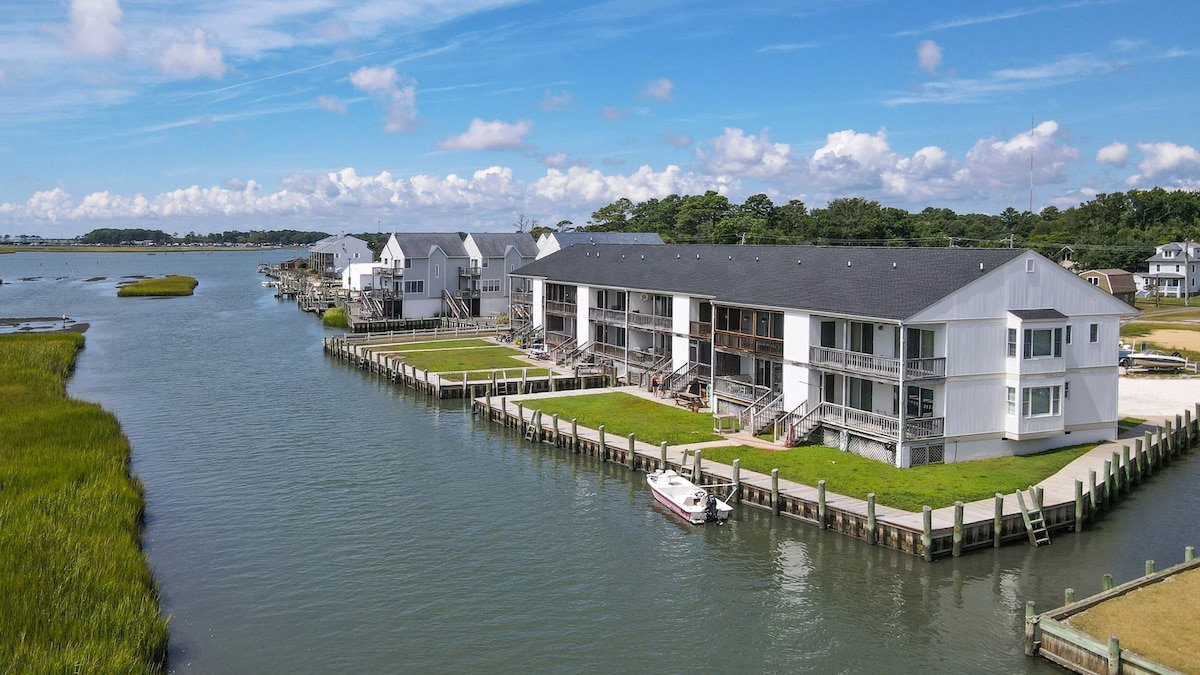 Stingray - Waterfront; Waterside balcony!