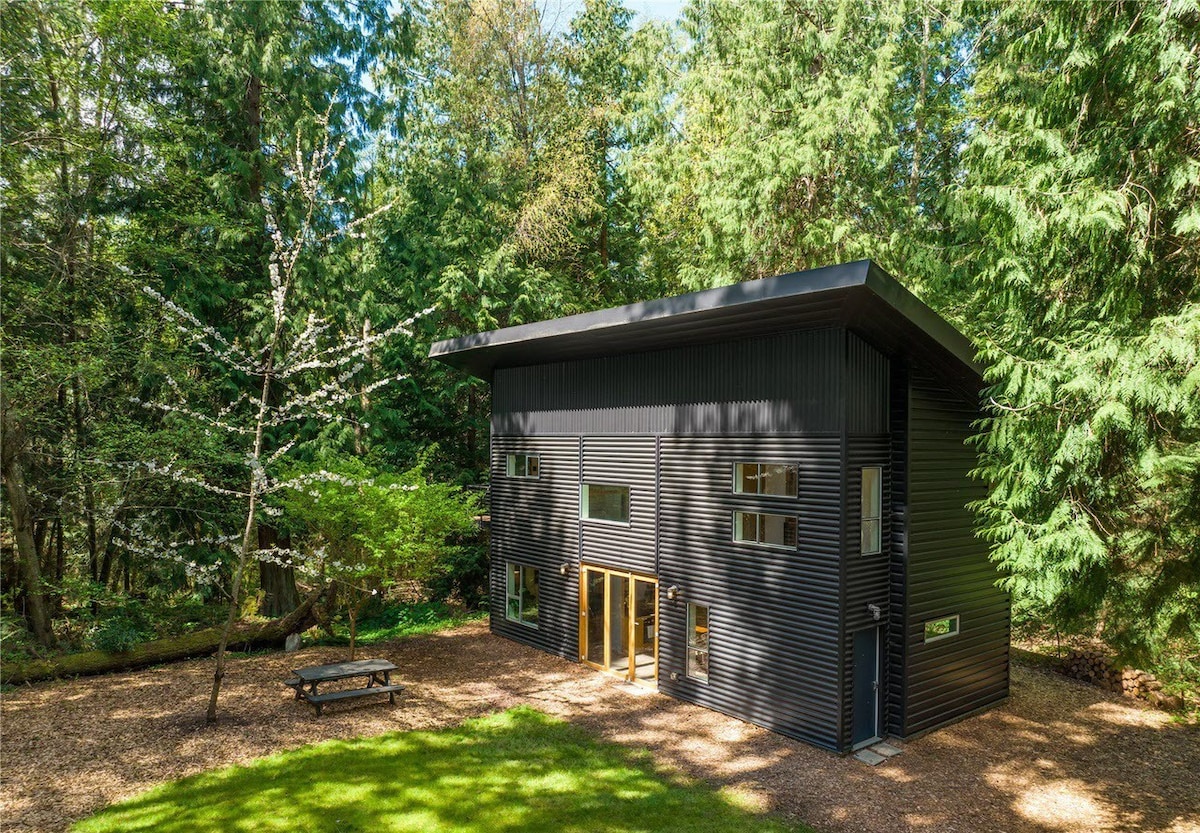 Comfy Cabin - The Dragonfly on Guemes Island