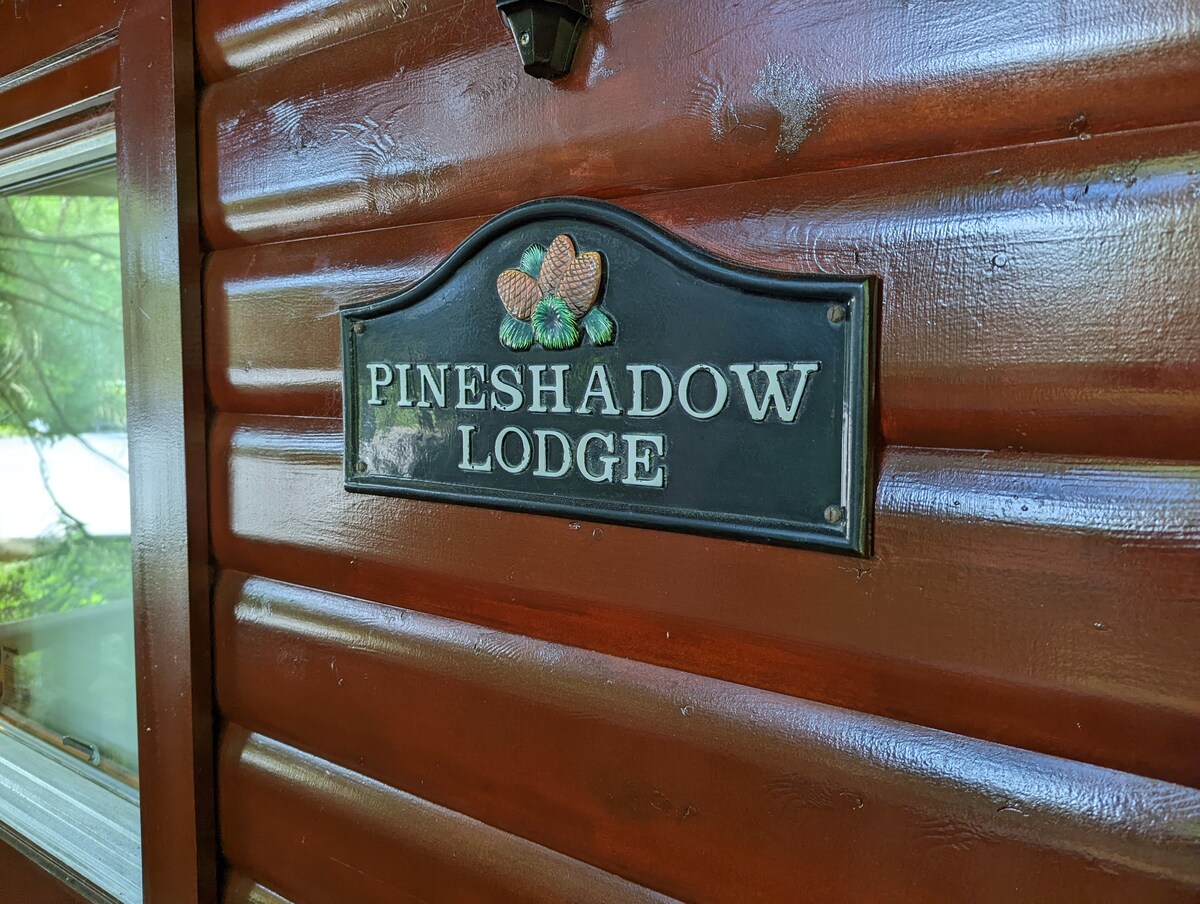 Pineshadow Lodge -舒适的4床-肯威克公园