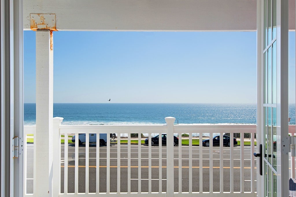 私人阳台可欣赏海景|毗邻海滩