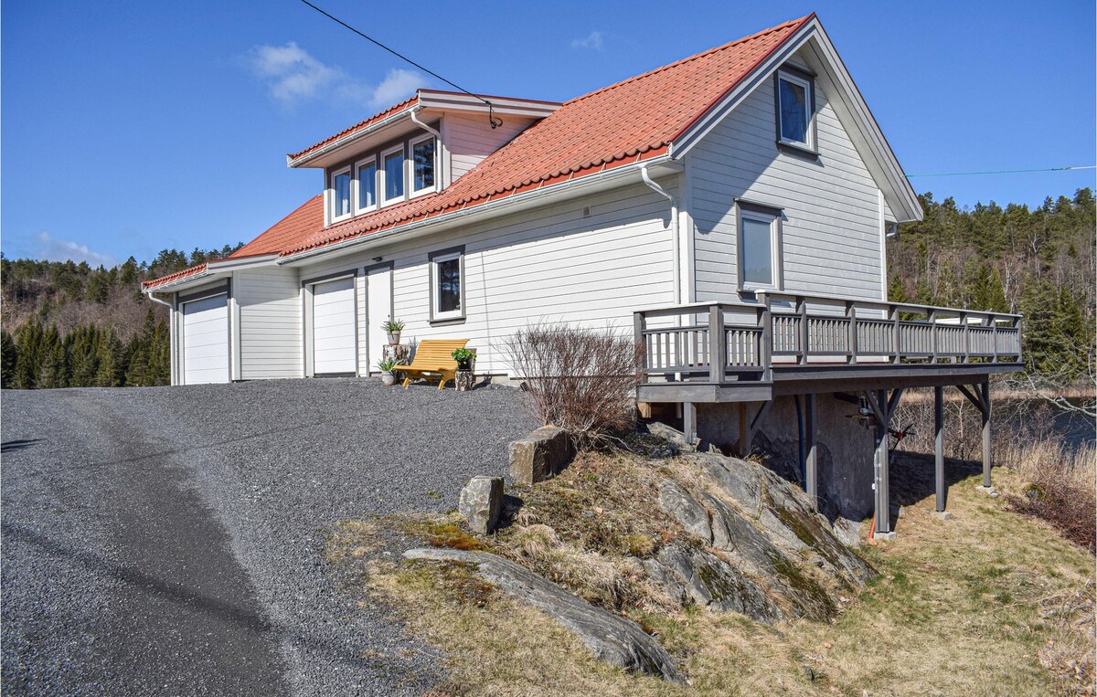 Nice apartment in Risør with 2 Bedrooms and WiFi