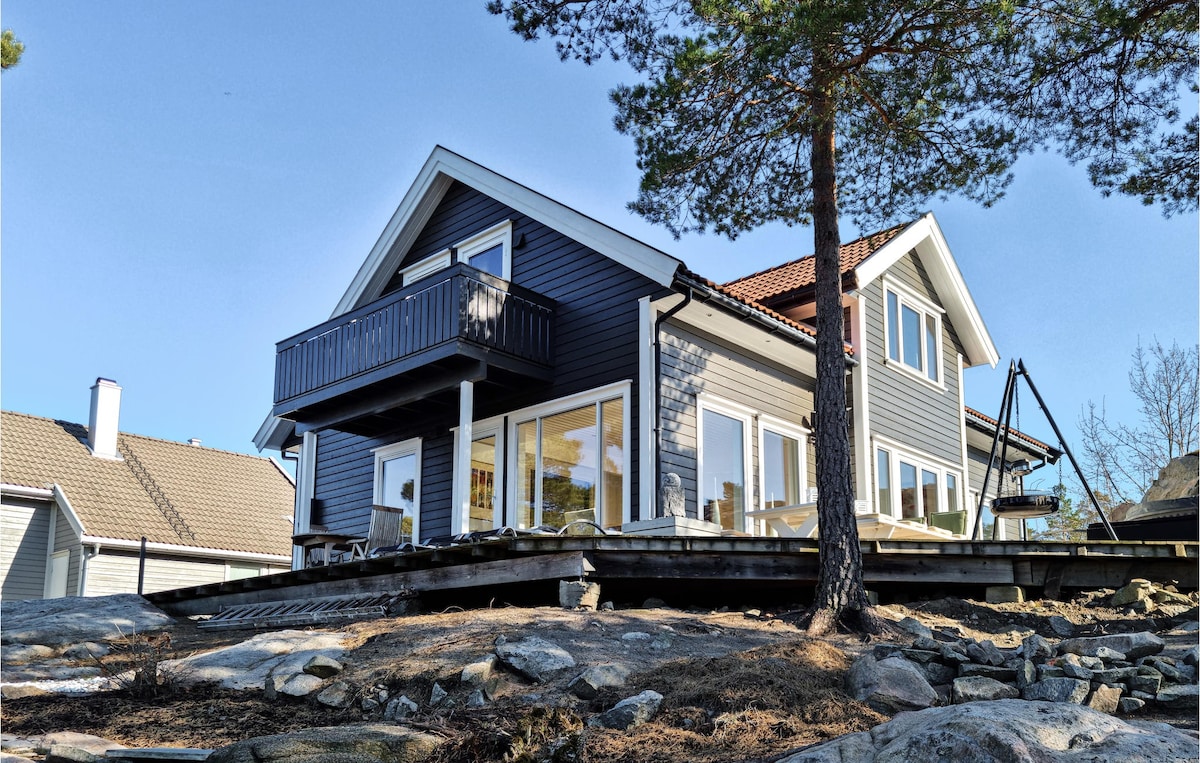 Amazing home in Risør , WiFi and 4 Bedrooms