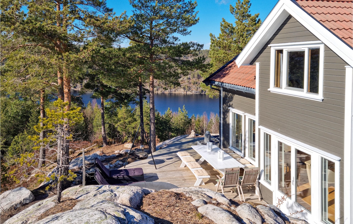 Amazing home in Risør , WiFi and 4 Bedrooms