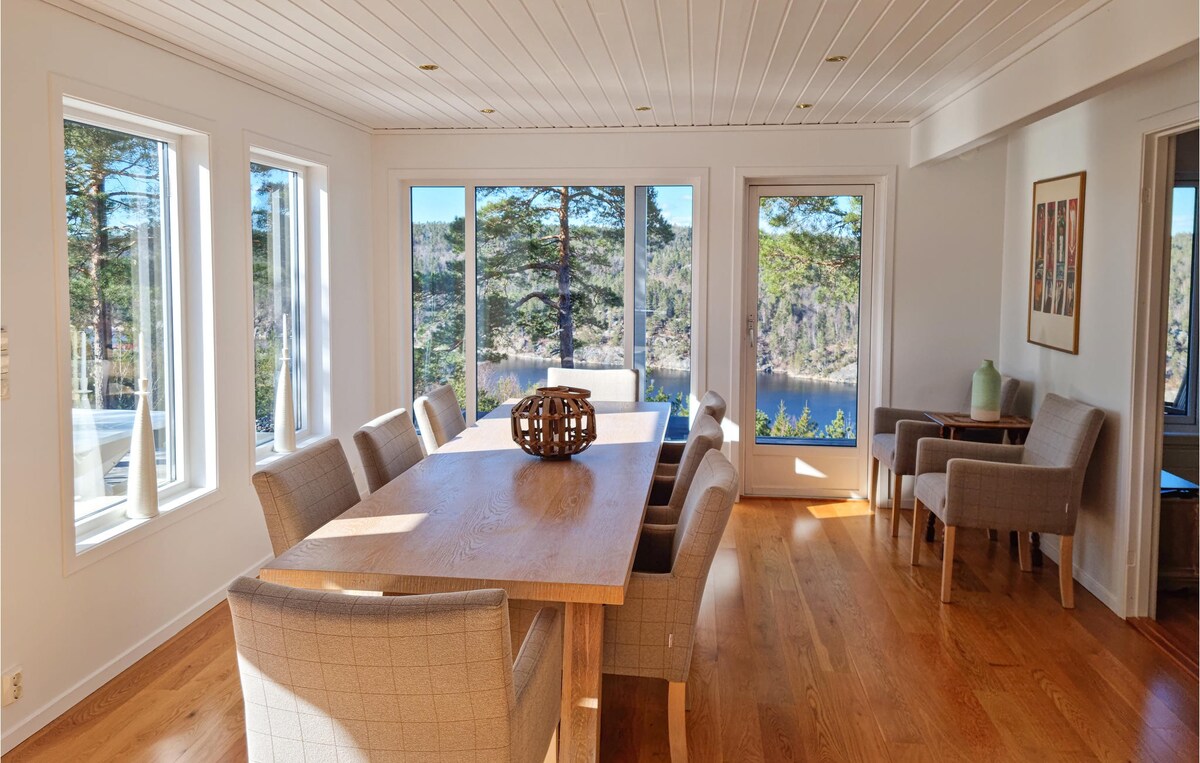 Amazing home in Risør , WiFi and 4 Bedrooms