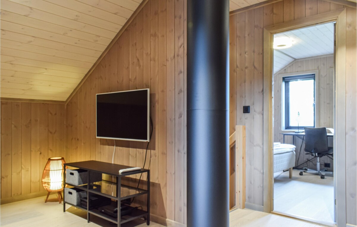 Stunning home in Vatnestrøm with sauna