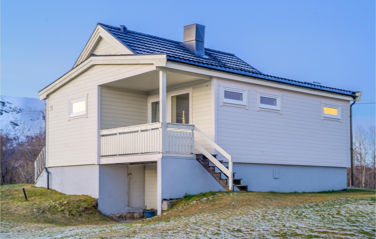 Beautiful home in Stokmarknes with WiFi and s