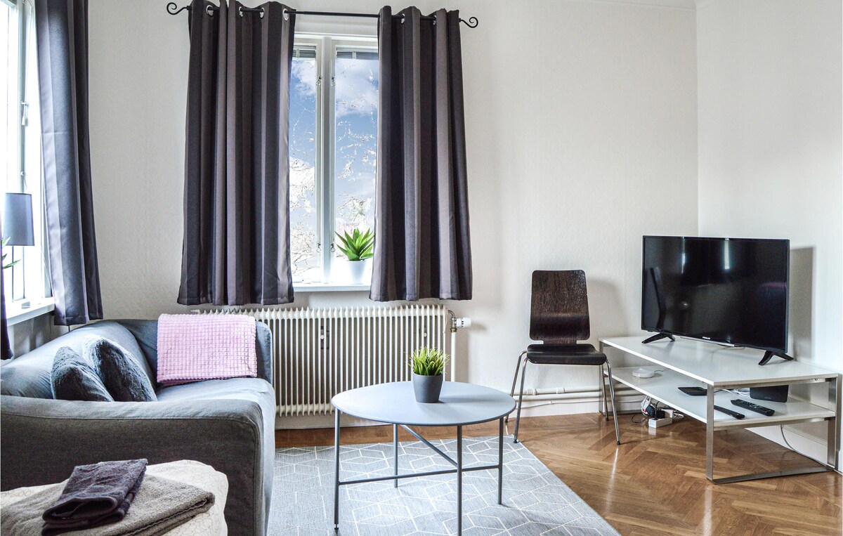 Stunning apartment in Hälleforsnäs with WiFi and s