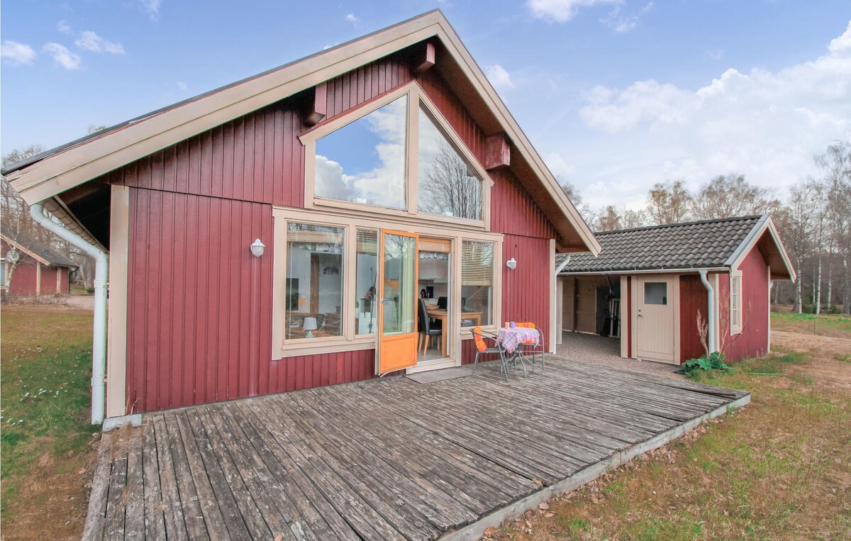 Stunning home in Bolmsö with WiFi