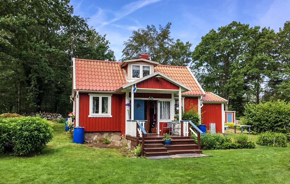 Stunning home in Sturkö with Sauna and 2 Bedrooms