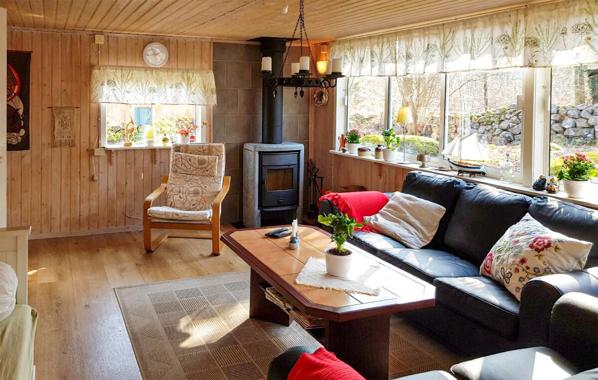 Stunning home in Sturkö with Sauna and 2 Bedrooms