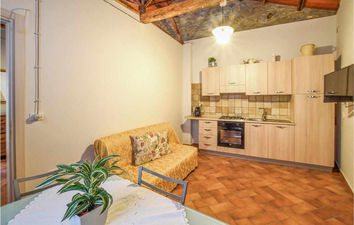 Awesome home in reggio calabria with WiFi