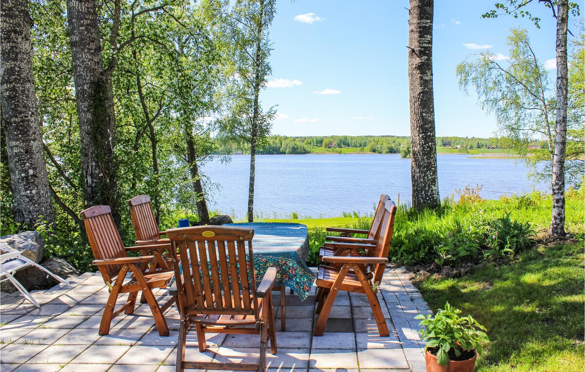 Amazing home in Örebro with 3 Bedrooms and WiFi