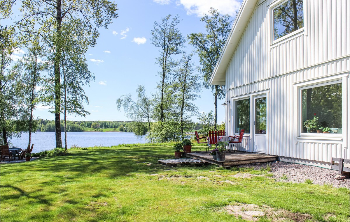 Amazing home in Örebro with 3 Bedrooms and WiFi