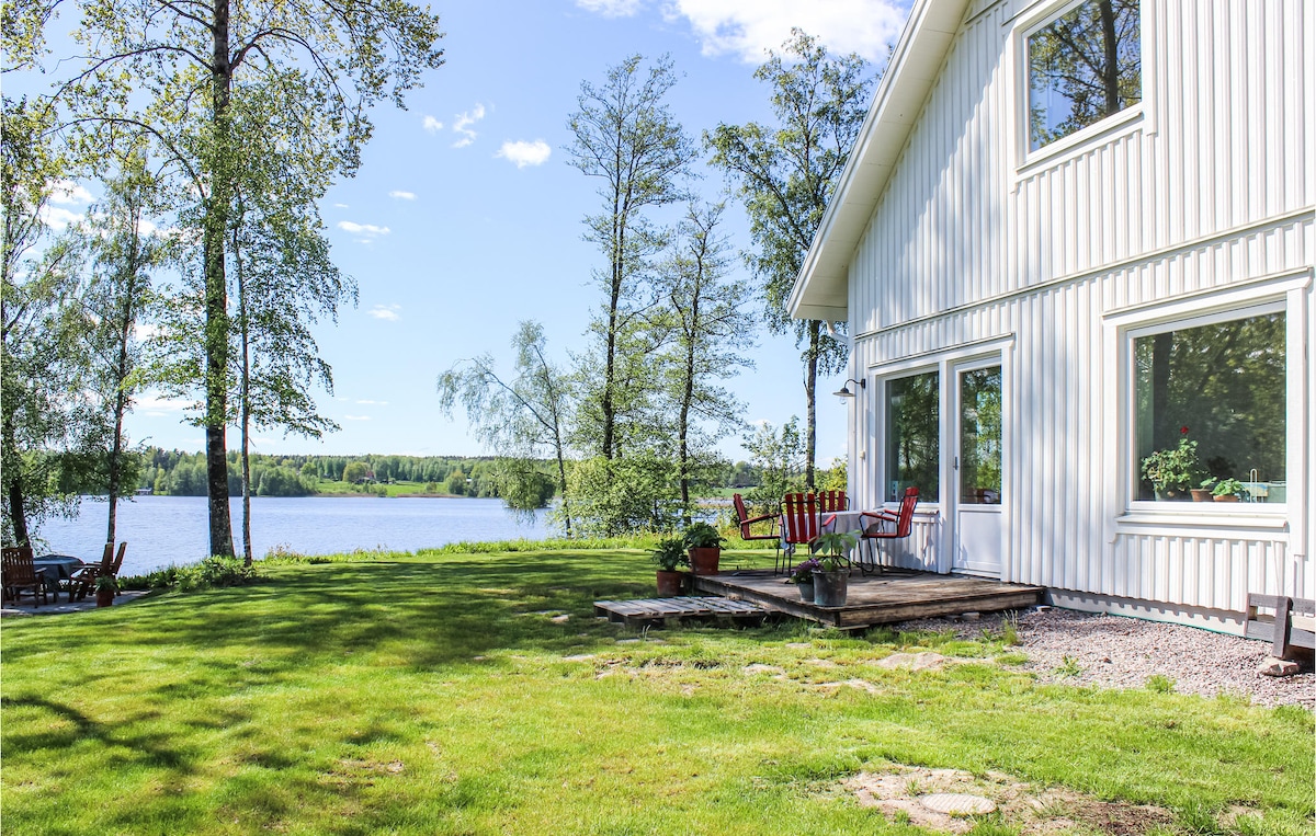 Amazing home in Örebro with 3 Bedrooms and WiFi