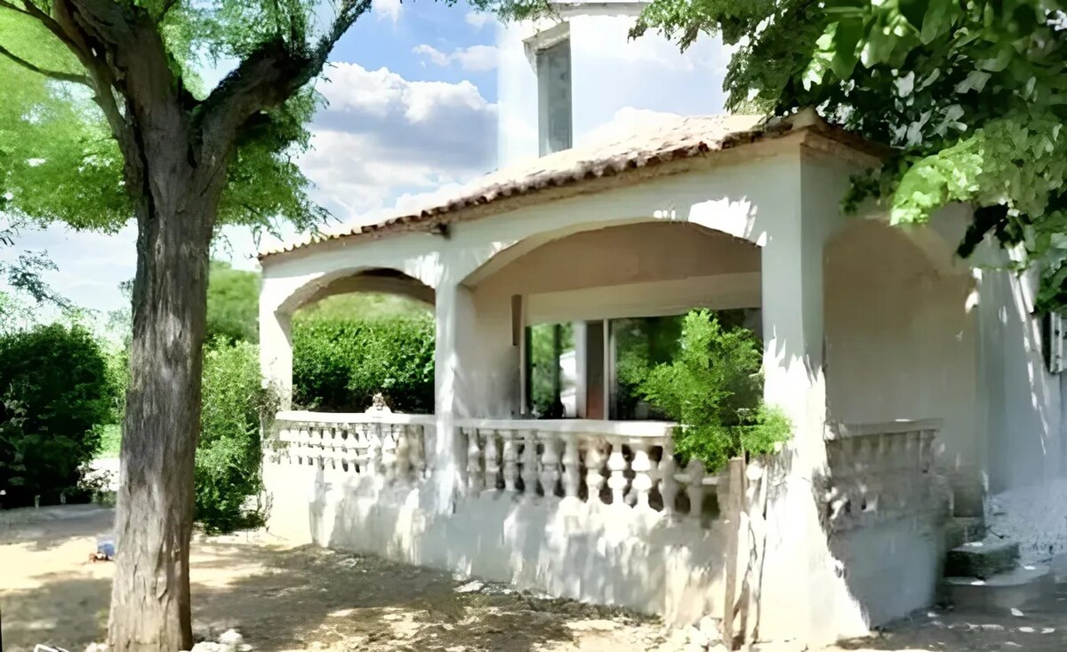 Villa for 17 ppl. with swimming-pool at Aimargues