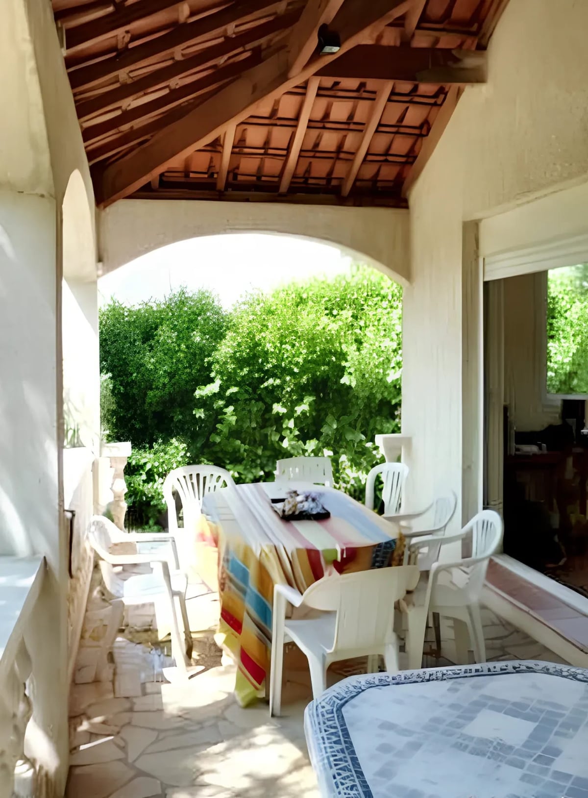 Villa for 17 ppl. with swimming-pool at Aimargues