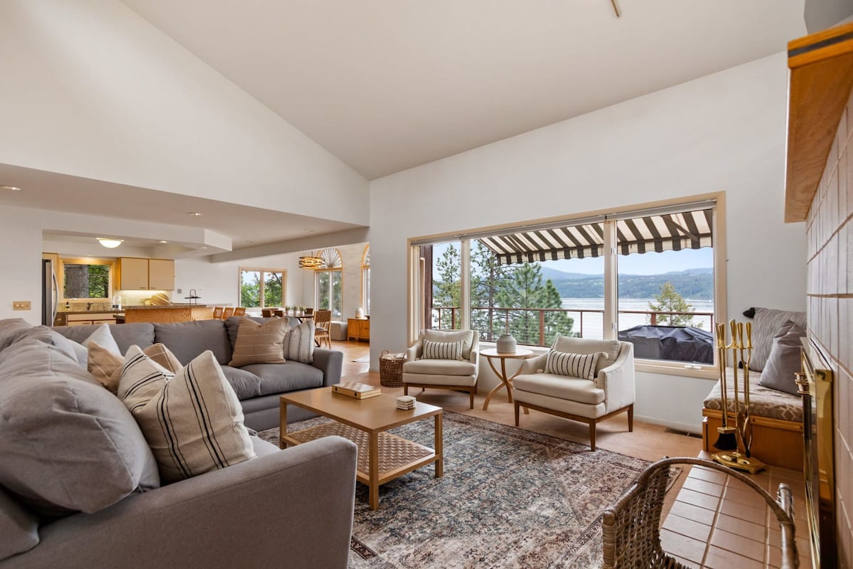 Mica Bay Chalet | This Retreat Awaits You