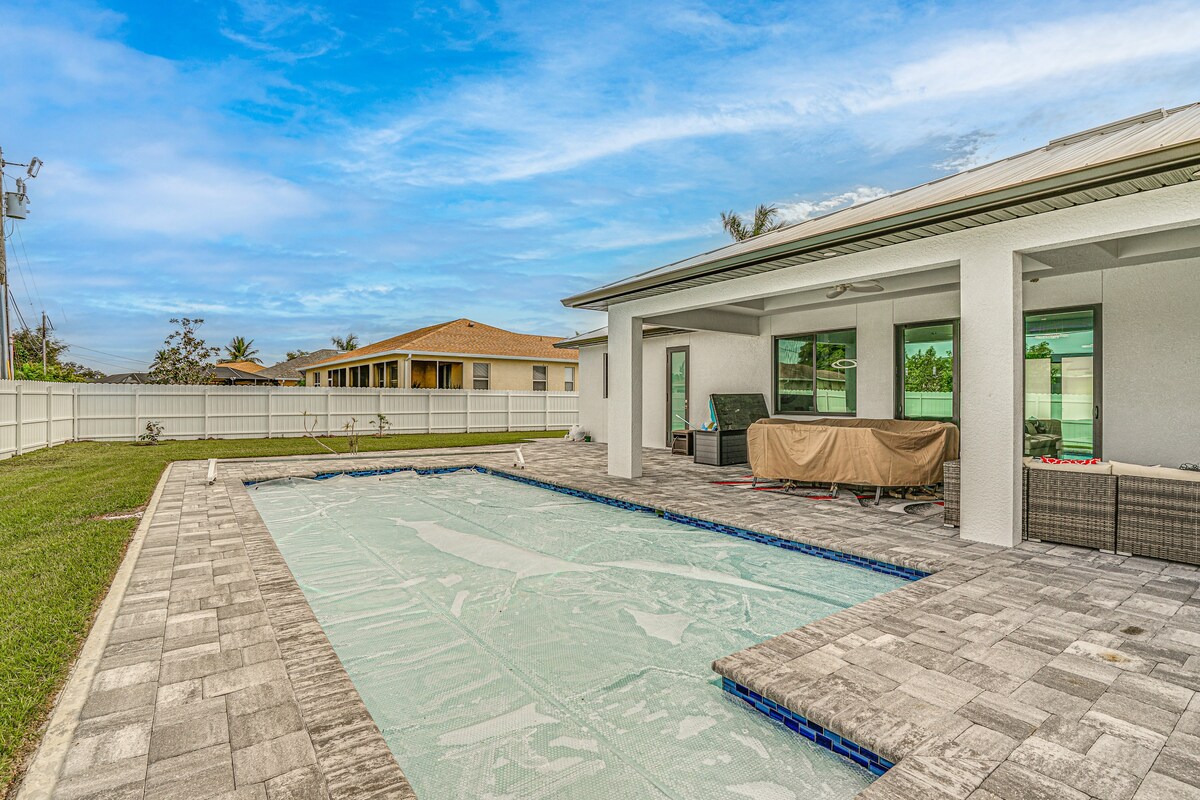 Luxe Cape Coral Villa with Heated Saltwater Pool
