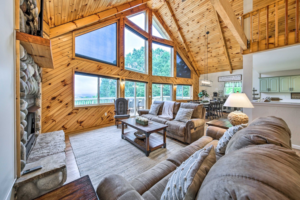 Huge Blairsville Cabin: Game Room + Mtn View!