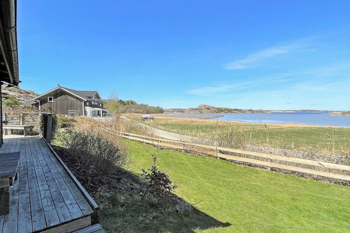 8 person holiday home in KLÖVEDAL