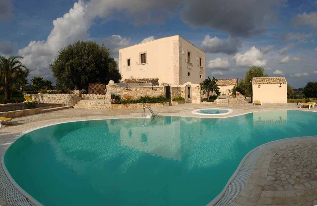 Relais Torre Marabino - Historical and charming tower with pool