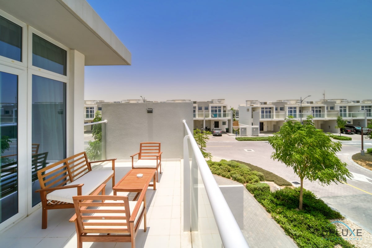 Dubailand DAMAC Hills 2的快乐3卧室联排别墅