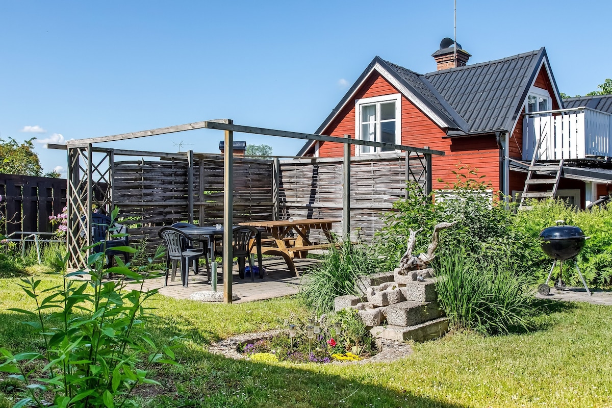 Simple cottage with a yard in Vimmerby | SE05022