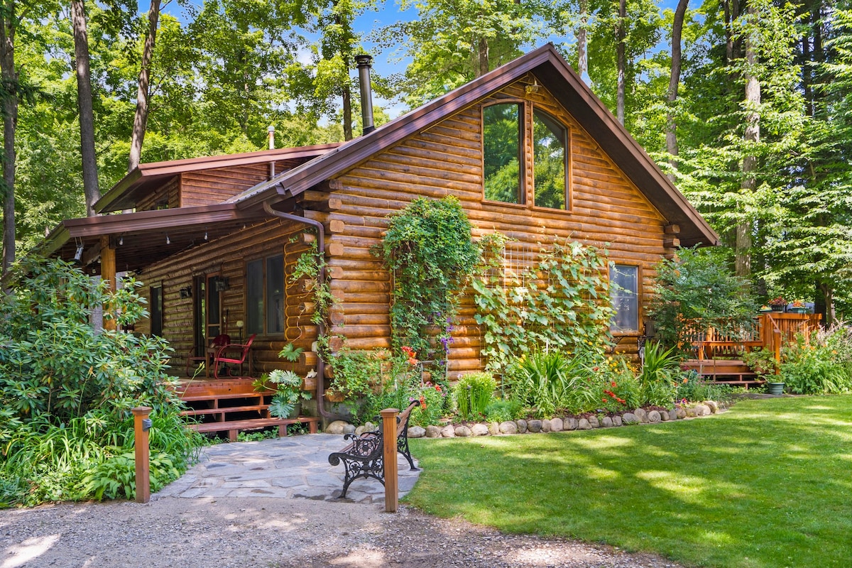 Beautiful Log Cabin | Lake Access | Interlochen |