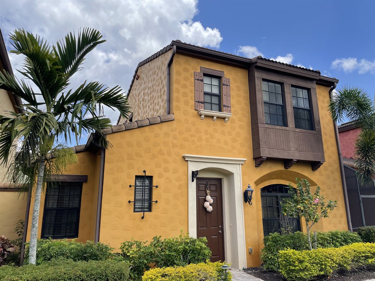 NEW! Upscale Fort Myers Villa w/ Resort Amenities!