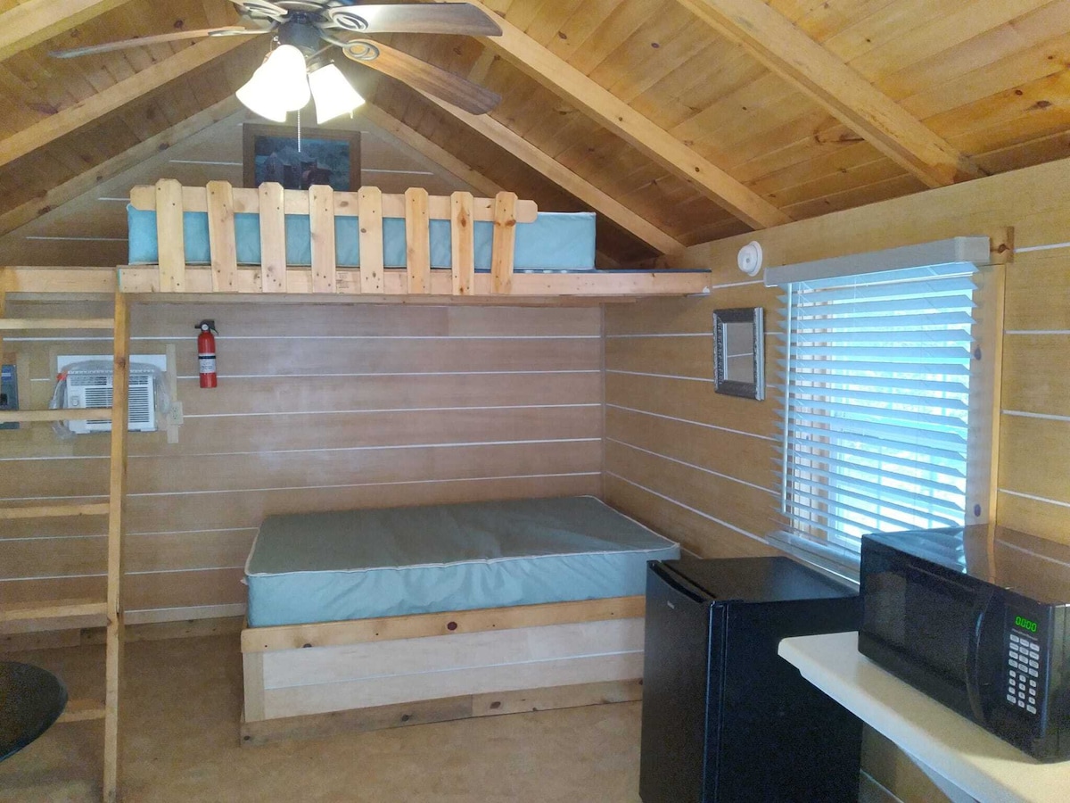 Lazy Lane Cabins - Echo Camping Cabin