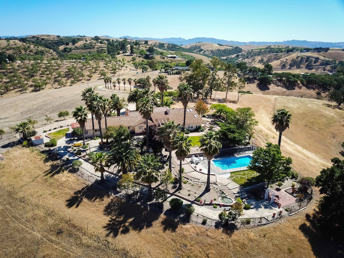 Luxe Ranch w/360 Degree Views, Pool, Gym, Game Rm