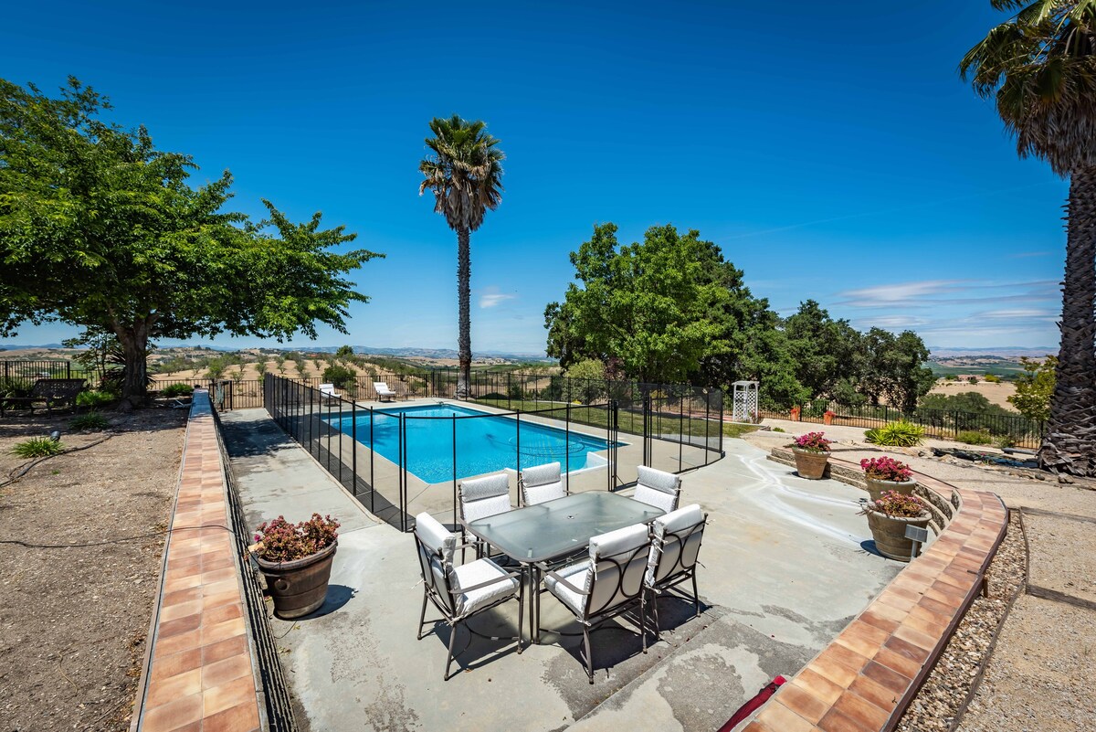 Luxe Ranch w/360 Degree Views, Pool, Gym, Game Rm
