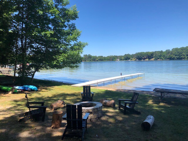 Cottage on Hackert Lake