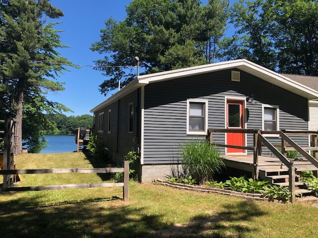 Cottage on Hackert Lake