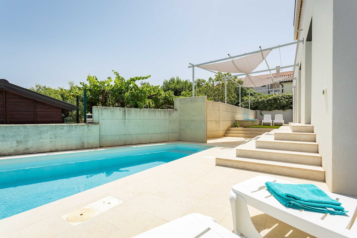 Villa Olala - Private Pool, Jacuzzi, Terrace with Sea View