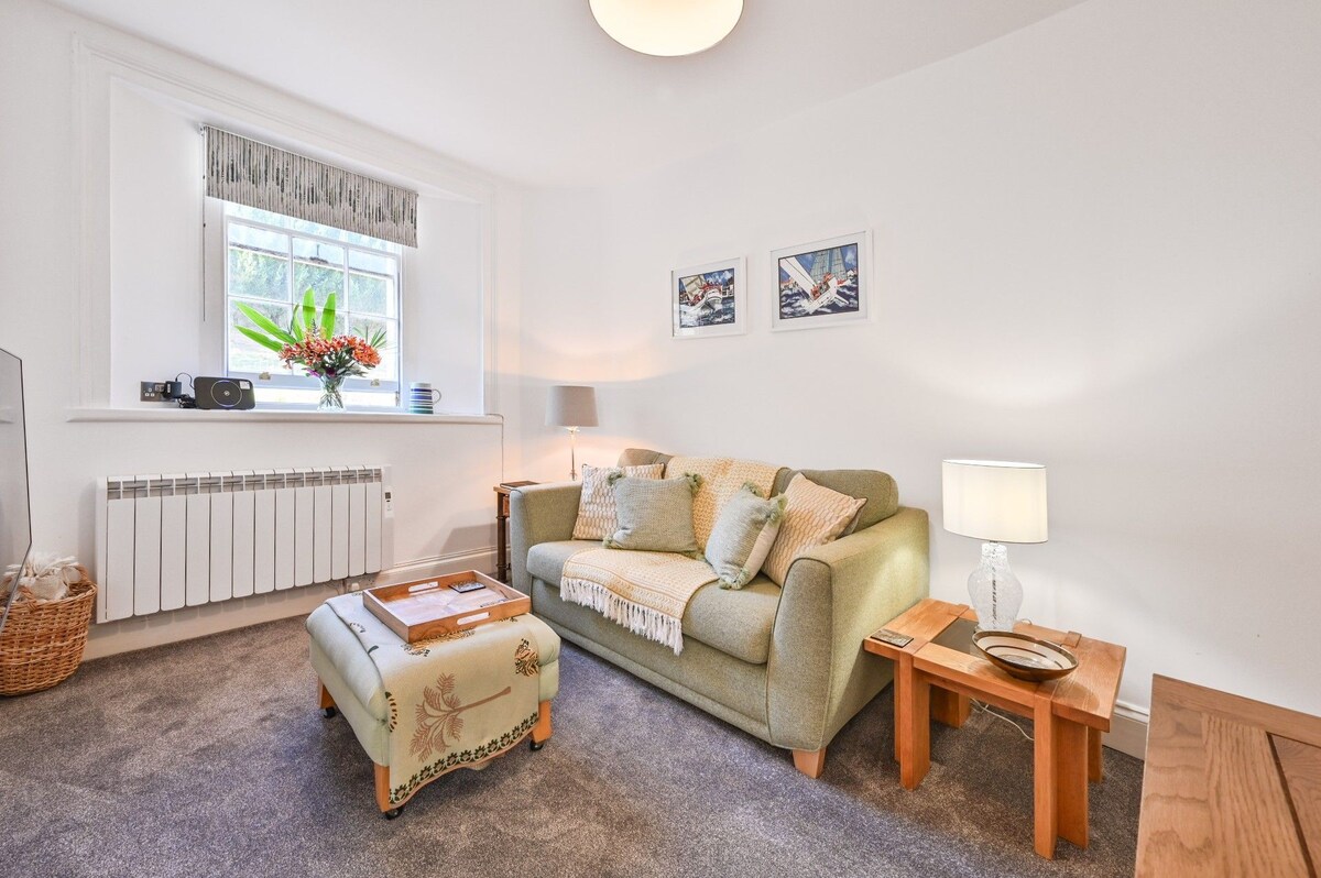 Tramontane Apartment at Hesketh Crescent