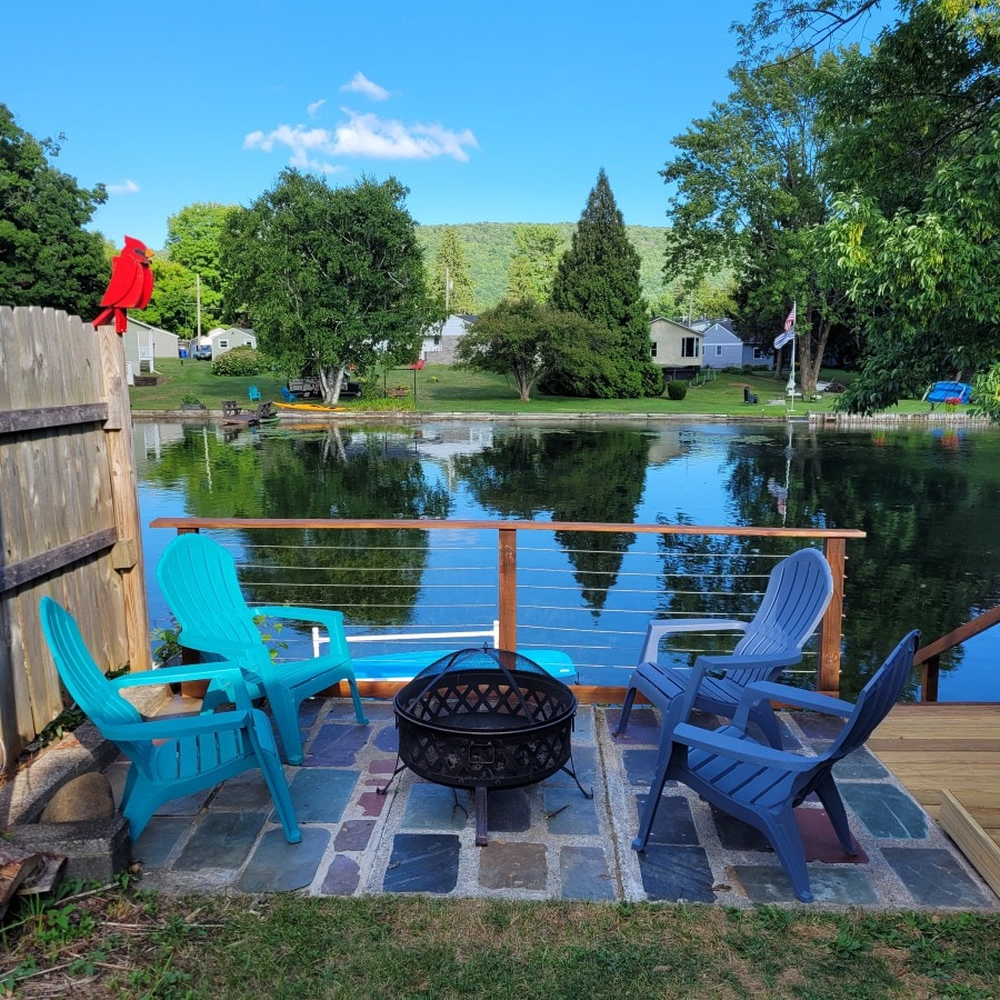 Cozy Lakefront Cottage on Little York Lake