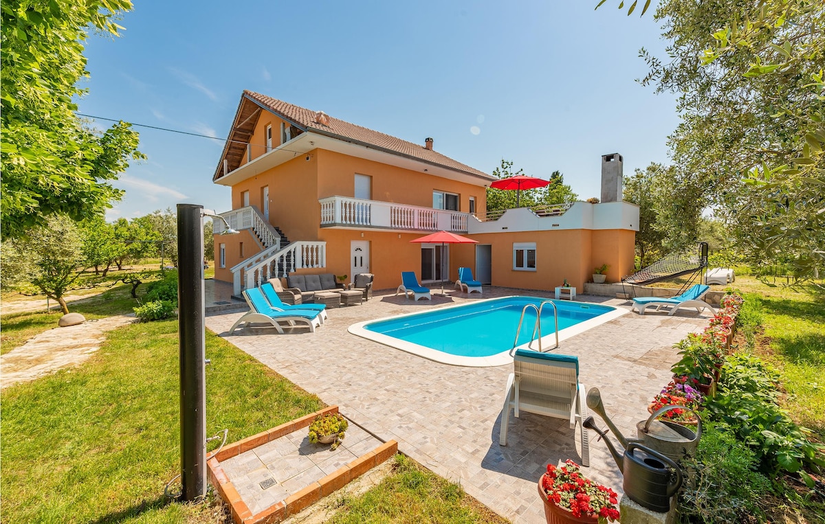 Amazing home in Dracevac Ninski with WiFi