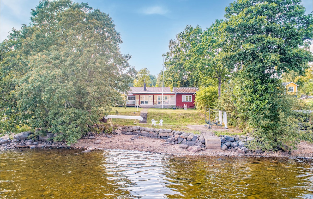 Beautiful home in Tvärred with lake view