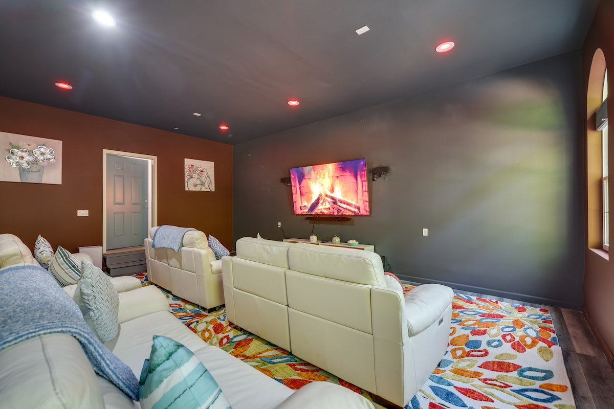 Immaculate Poconos Lodge: Home Theater & Fire Pits