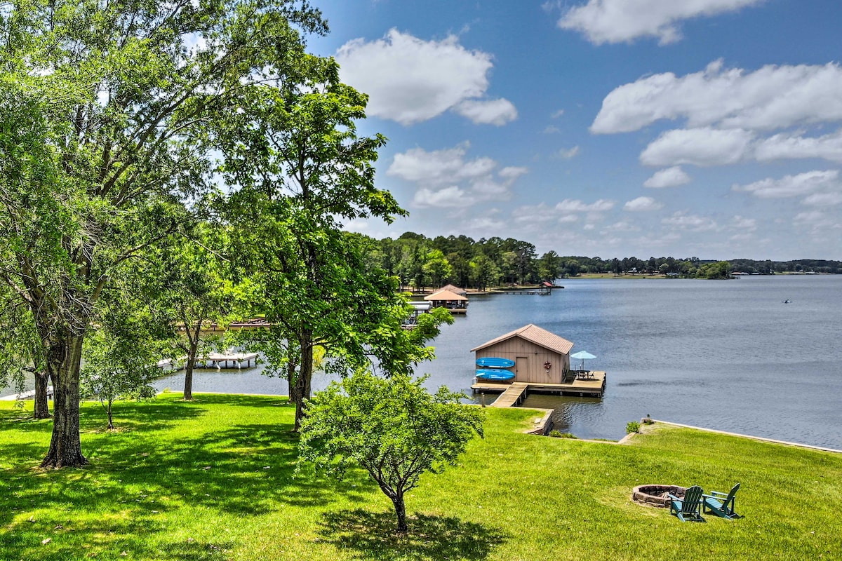 Roomy Texas Lake Retreat w/ Private Boat Ramp