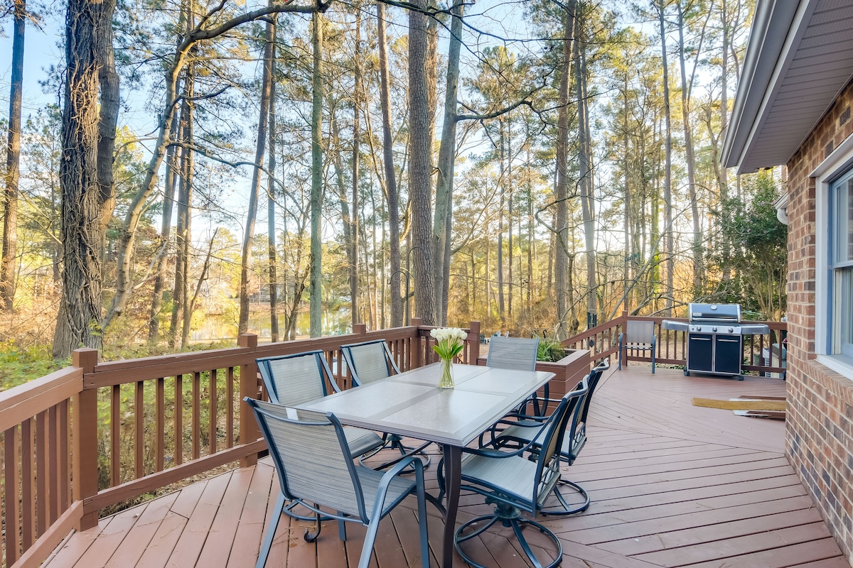 Peaceful Durham Retreat on Pond with Huge Deck!