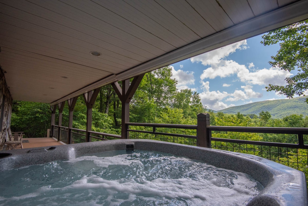 Views + Hot Tub + Indoor AND Outdoor Fireplaces