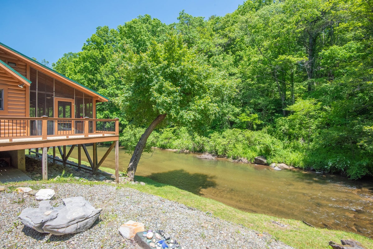 Private Creekfront Cabin in Laurel Springs