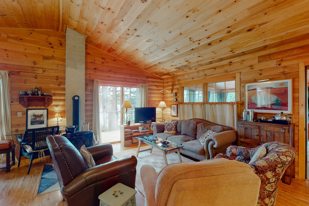 梦幻般的5卧室湖滨| WoodStove | Deck