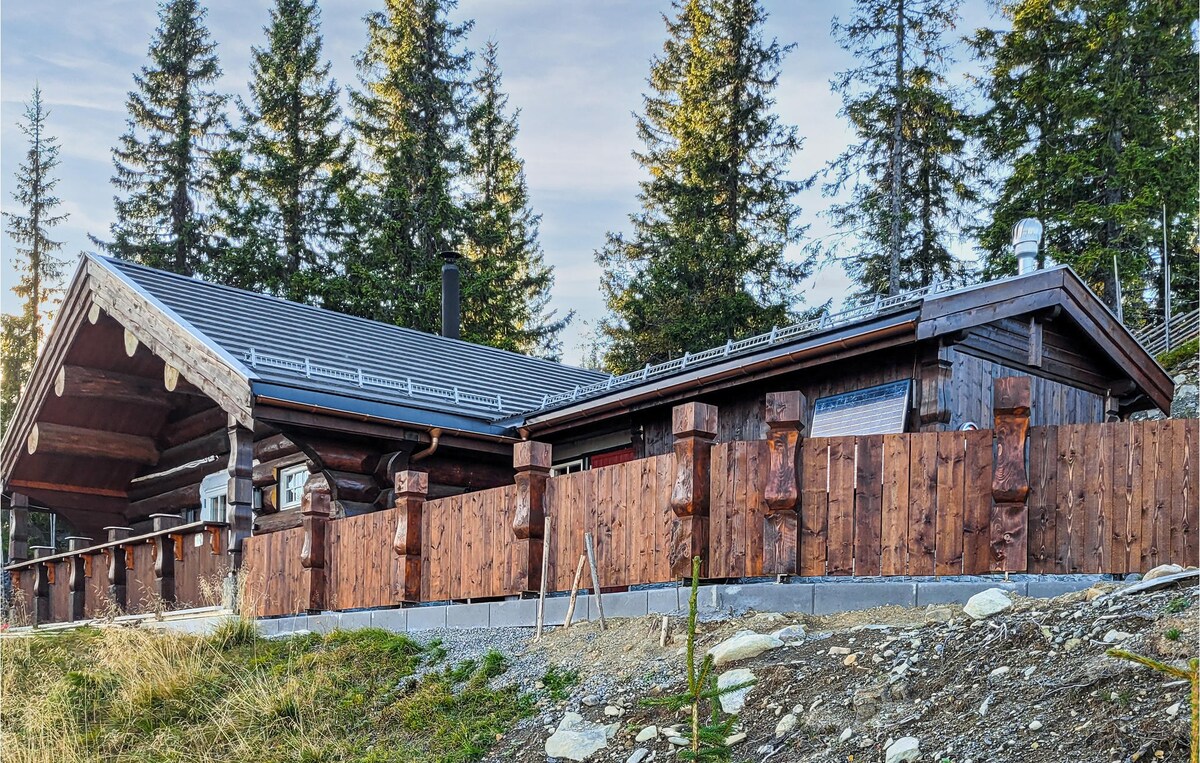 Nice home in Aust-torpa with kitchen