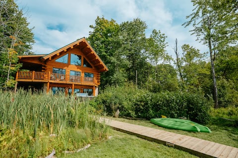 Unique Relaxing Lakefront Log Home on Clam Lake!